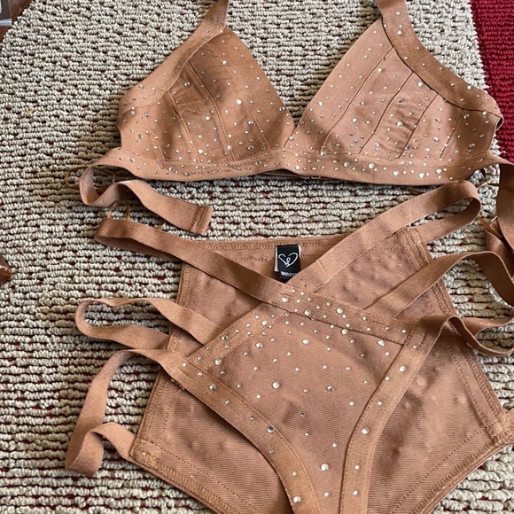 Swim suit with crystal over it beautiful new - Picture 2 of 3